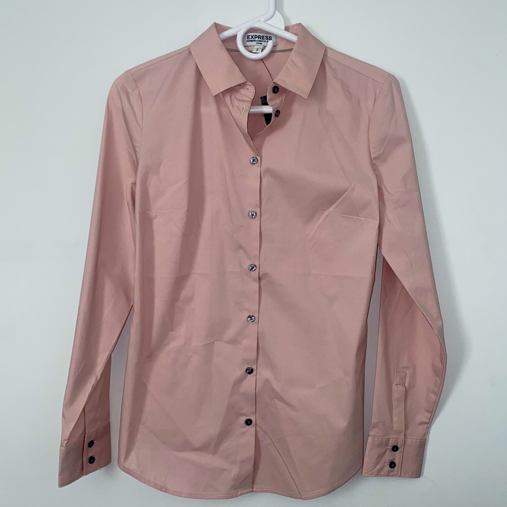 Small Long Sleeve Ultimate Essential Fitted Shirt in Light Pink